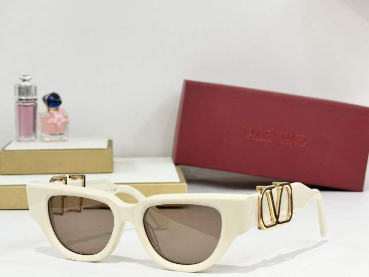 Picture of Valentino Sunglasses _SKUfw71131817fw